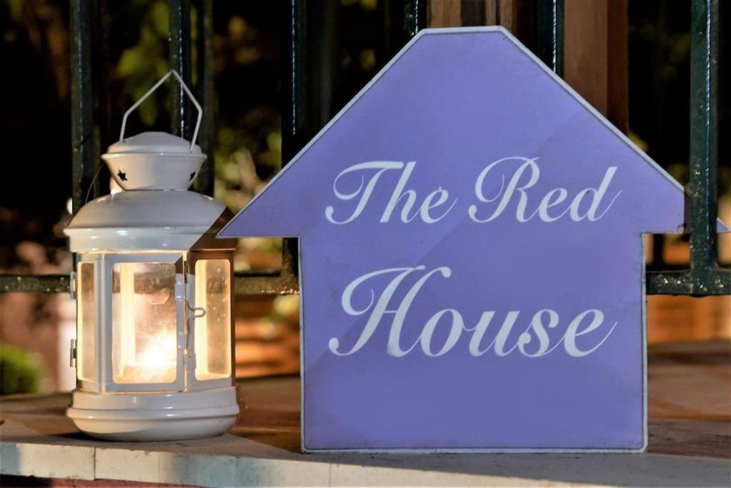 The Red House In Dassia Buitenkant foto